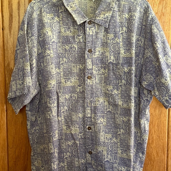Men’s Patagonia short sleeve button down - Picture 2 of 3